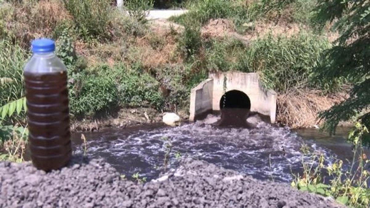 Nilüfer Çayı, atıklar nedeniyle renk değiştirdi