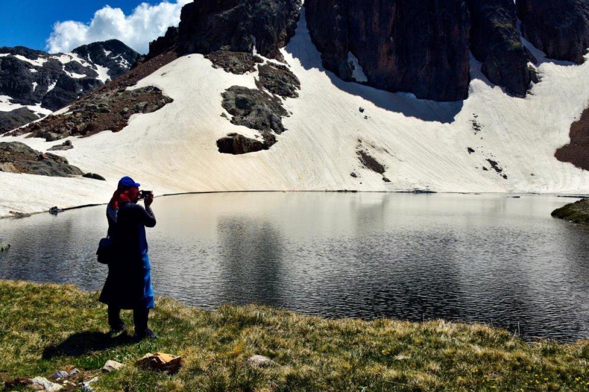 Gümüşhane Artabel Gölleri Tabiat Parkı ziyaretçi akınına uğruyor