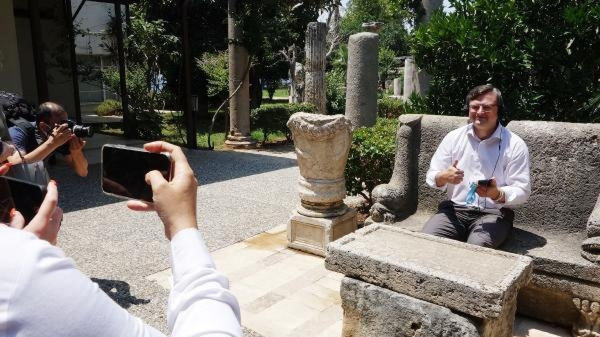Ukrayna Dışişleri Bakanı Kuleba, vatandaşlarını Antalya'ya davet etti