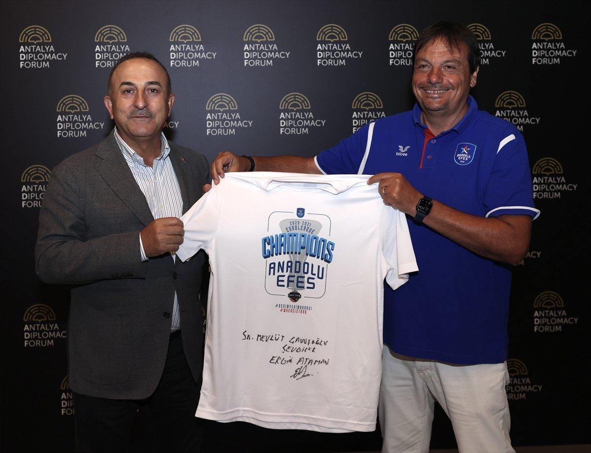 Çavuşoğlu: Dendias'ın içinde kalmış ki her gün Türkiye hakkında konuşuyor