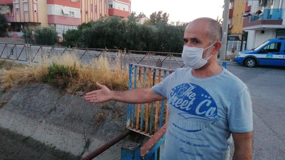 Antalya'da sulama kanalı maviye döndü