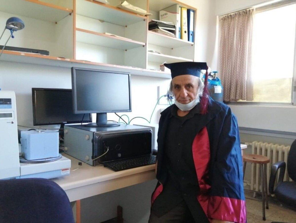 Elazığ'da yıllar önce bıraktığı üniversiteden 67 yaşında mezun oldu