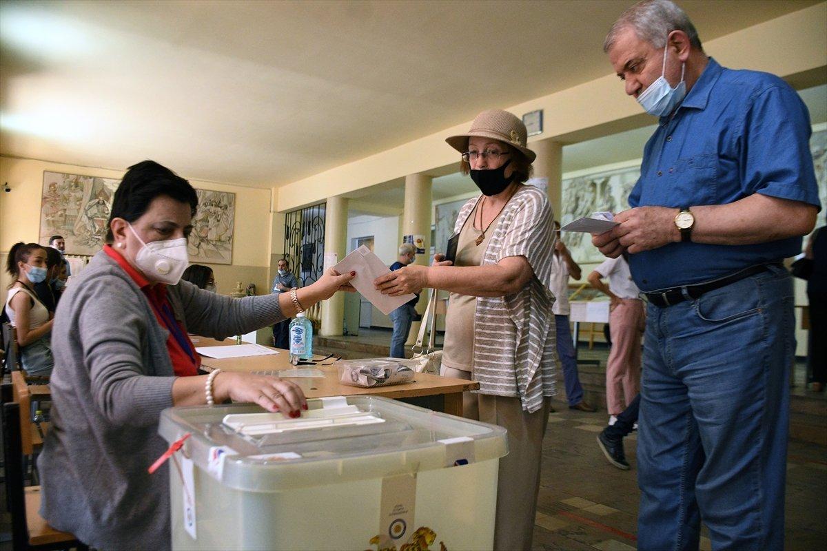 Nikol Paşinyan'dan gece yarısı seçim zaferi konuşması