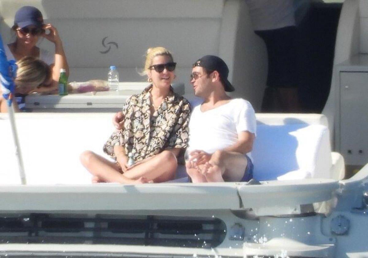 Hacı Sabancı ve Nazlı Kayı teknede