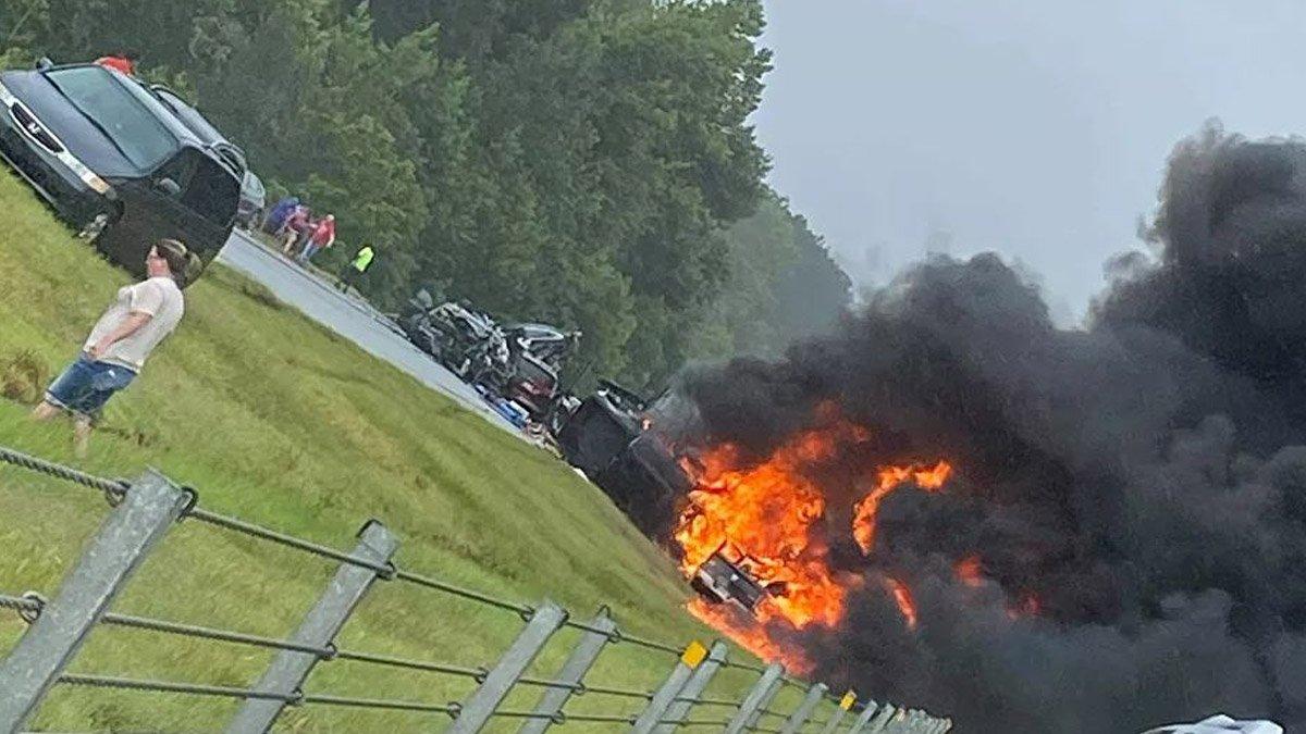 ABD'de 18 aracın karıştığı zincirleme kaza: 9 çocuk öldü