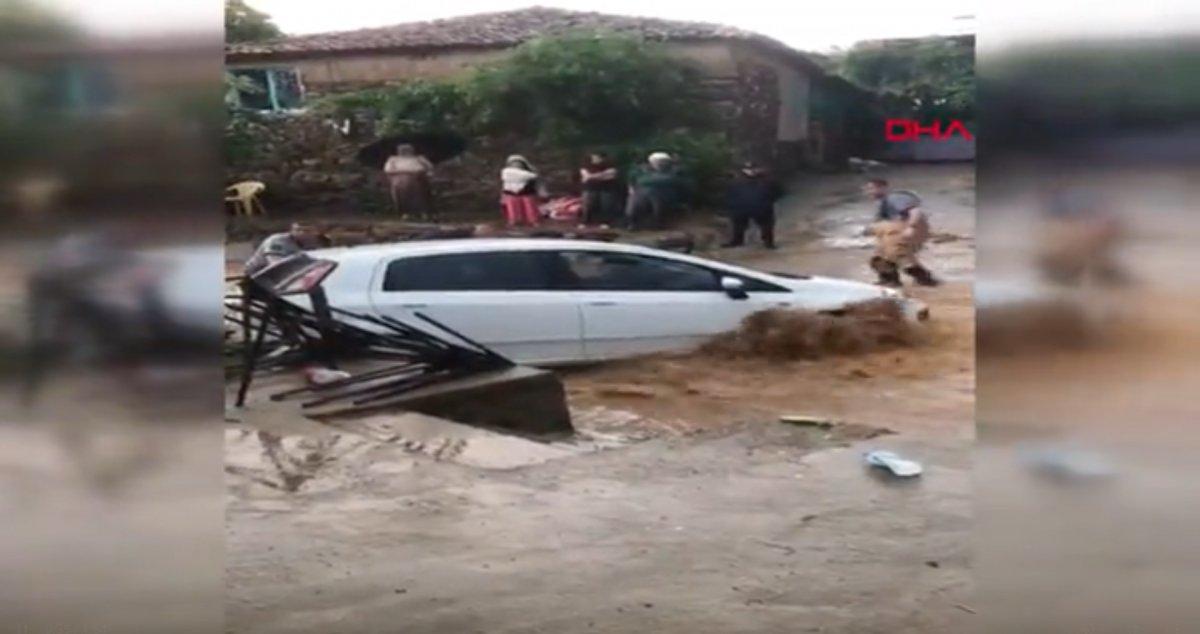 İzmir’de yağmur yağdı, kırsal alanlar sular altında kaldı
