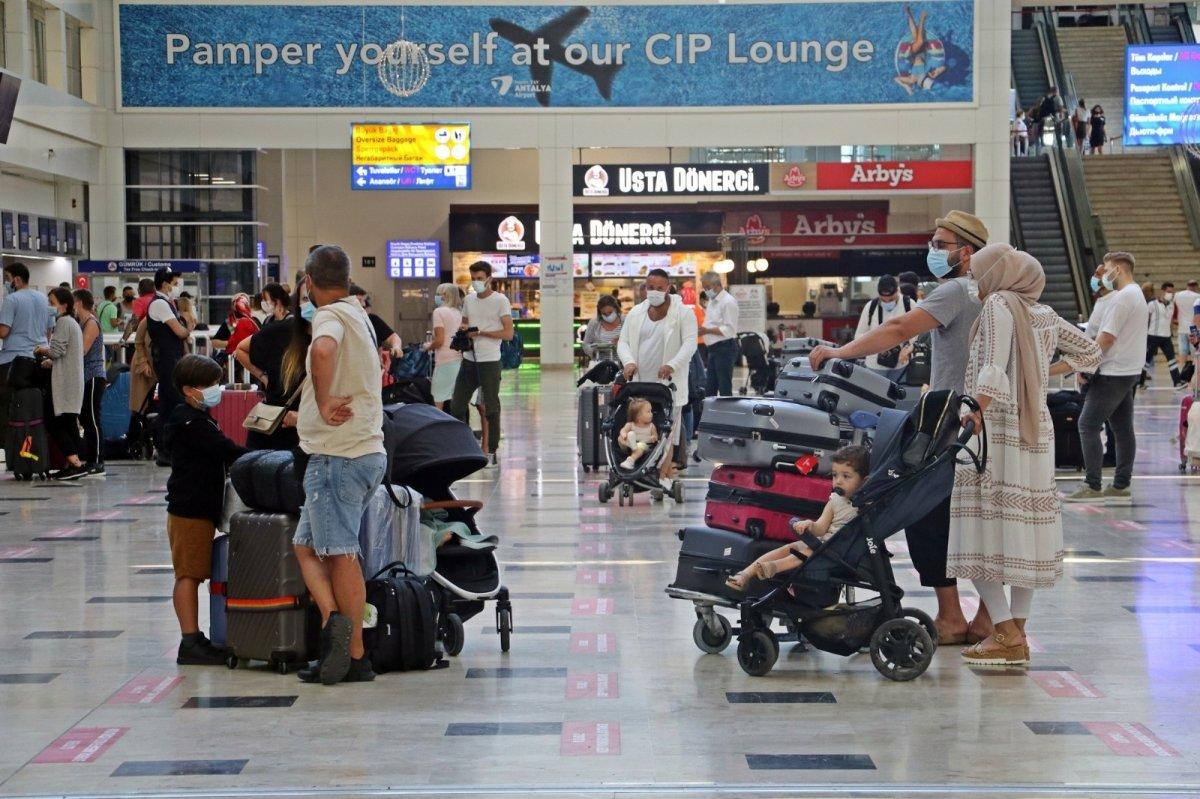 Antalya'ya hava yolu ile gelen turist sayısı arttı