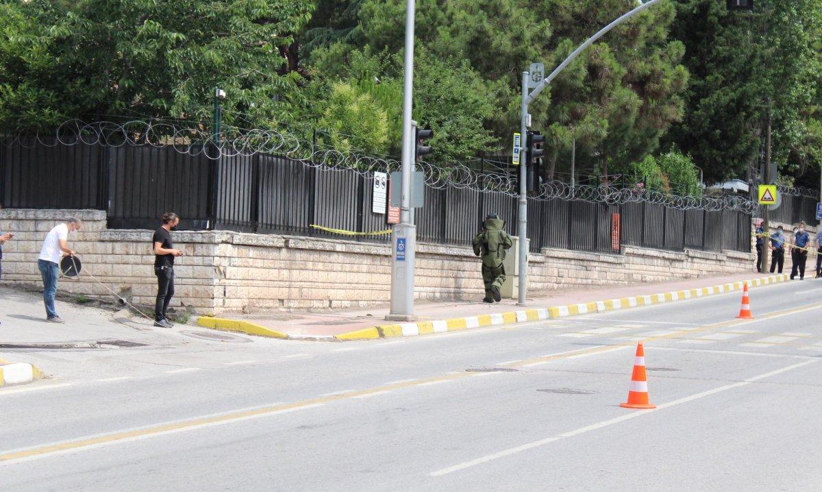 Kocaeli'de askerlik şubesi önündeki şüpheli paket fünye ile patlatıldı