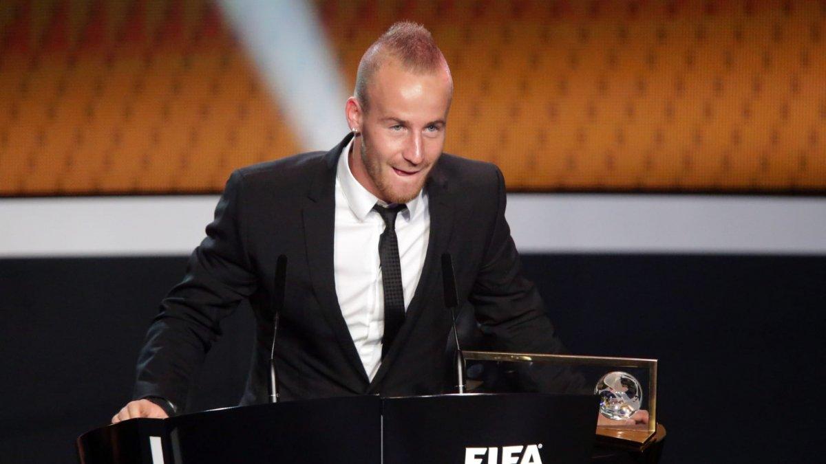 Miroslav Stoch, Altay ile anlaştı