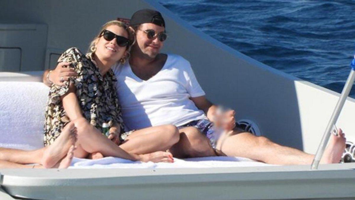 Hacı Sabancı ve Nazlı Kayı teknede