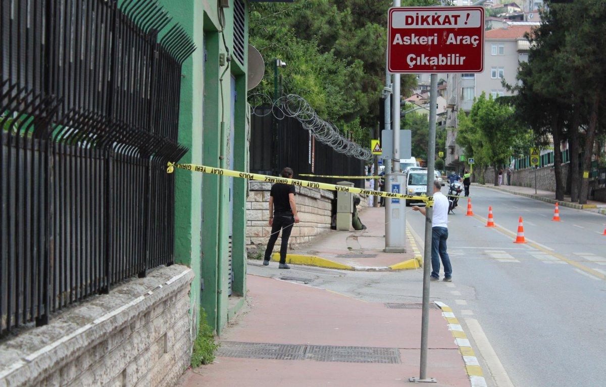 Kocaeli'de askerlik şubesi önündeki şüpheli paket fünye ile patlatıldı