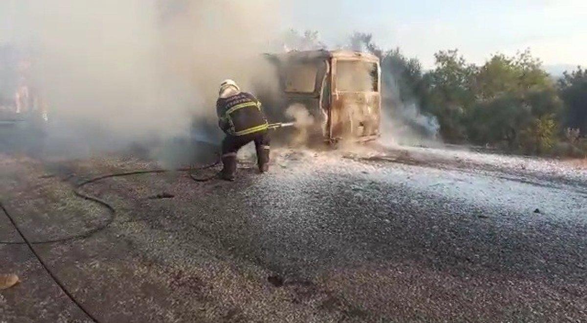 Muğla’da seyir halindeki araç, alevlere teslim oldu