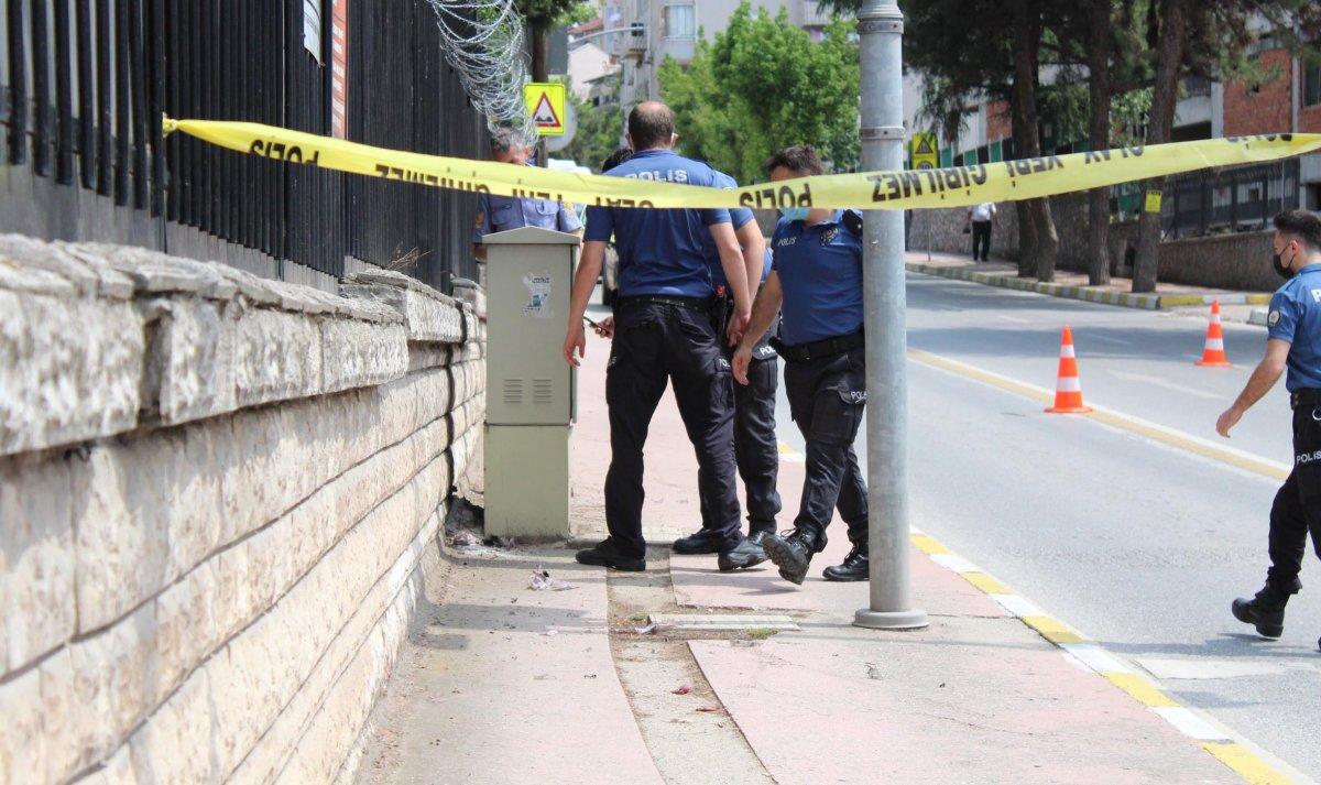 Kocaeli'de askerlik şubesi önündeki şüpheli paket fünye ile patlatıldı