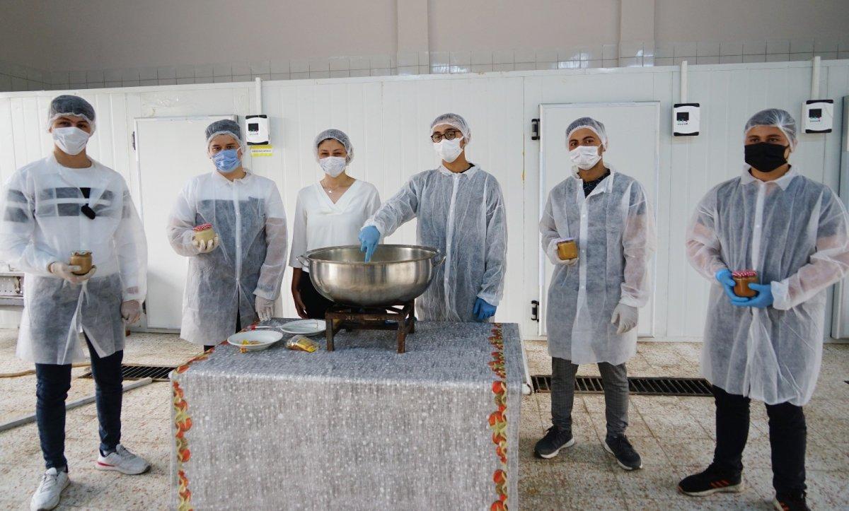 Öğrenciler sütten reçel üretti