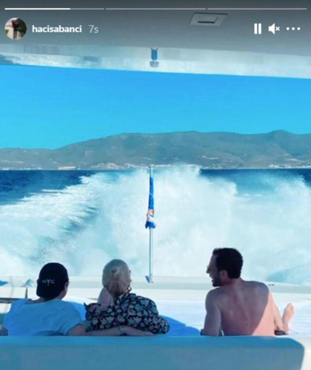 Hacı Sabancı ve Nazlı Kayı teknede