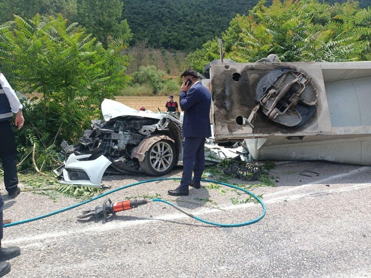 Balıkesir'de zincirleme kaza: 3 ölü, 3 yaralı