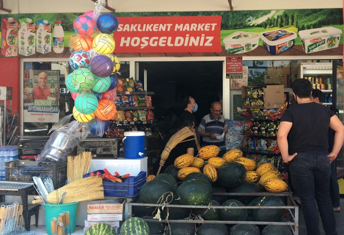 Antalya'da marketten aldıklarını 8 yıl sonra ödedi