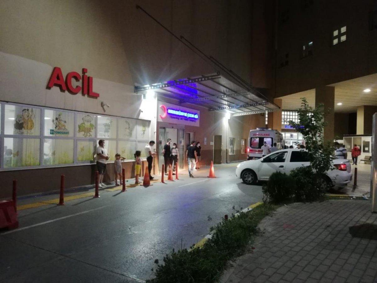 İzmir’de 15 yaşındaki çocuk, kendisini ikaz eden polisi bıçakladı