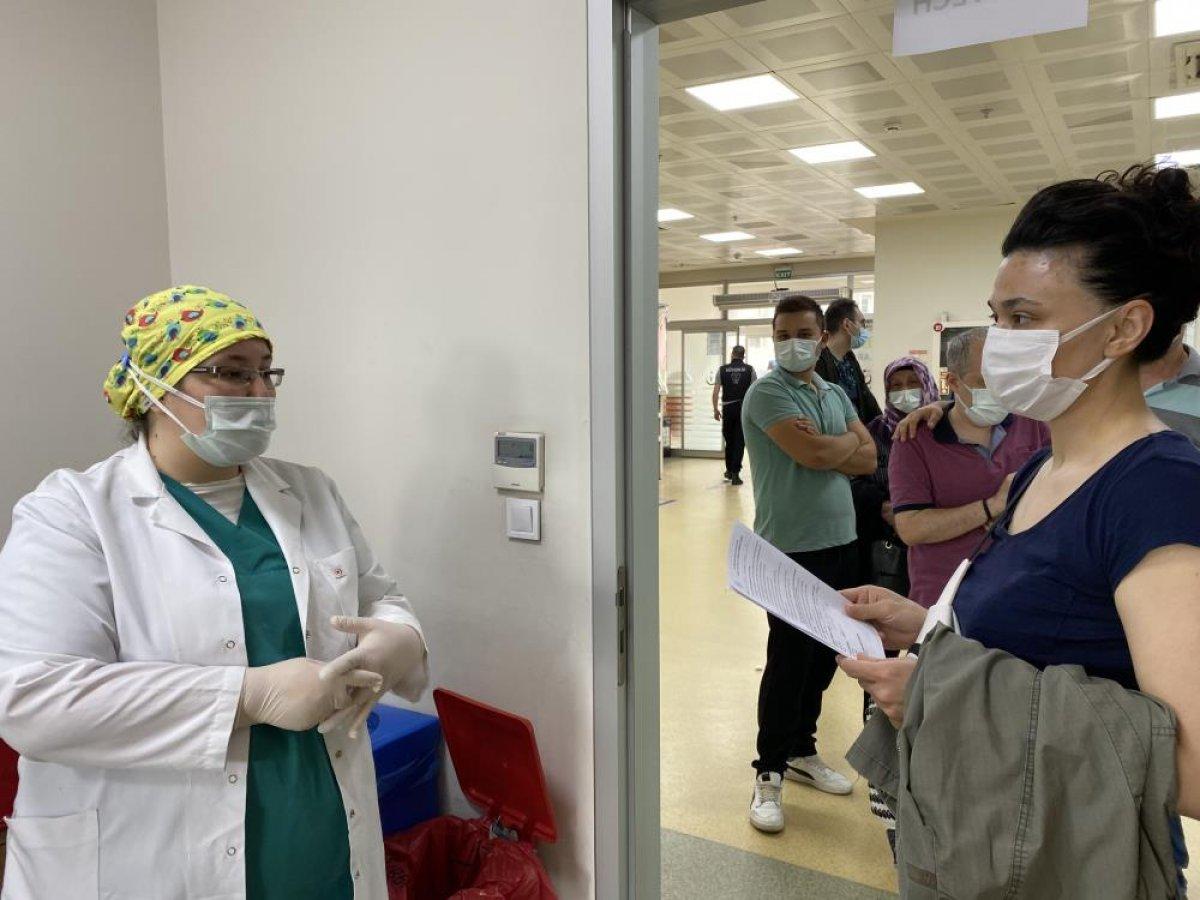 40 milyonuncu aşıyı yapan hemşire: Bana denk gelmesi gurur vericiydi