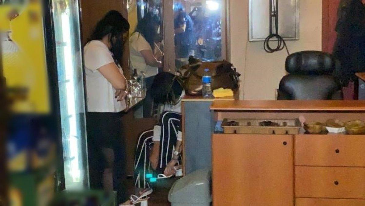 Bursa'da eğlence mekanına baskın yapıldı
