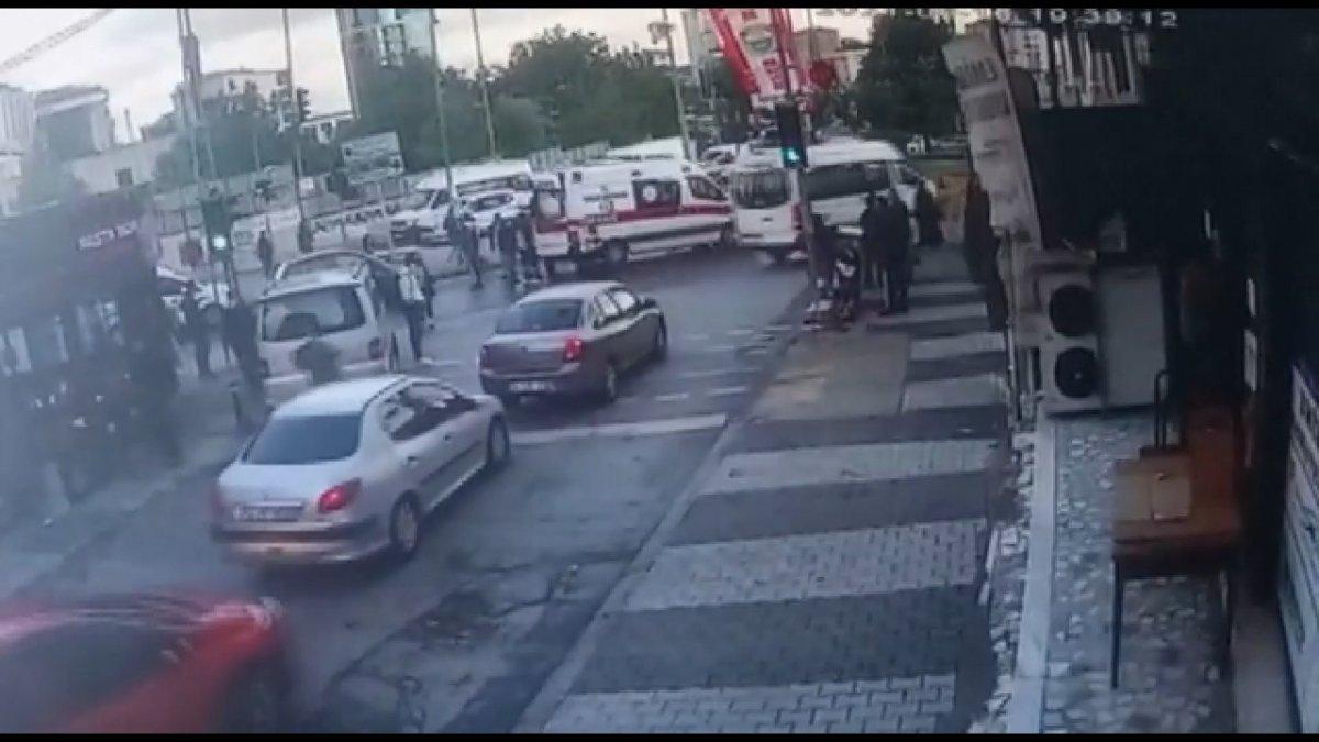 Maltepe'de yeşil ışıkta karşıya geçen gence araba çarptı