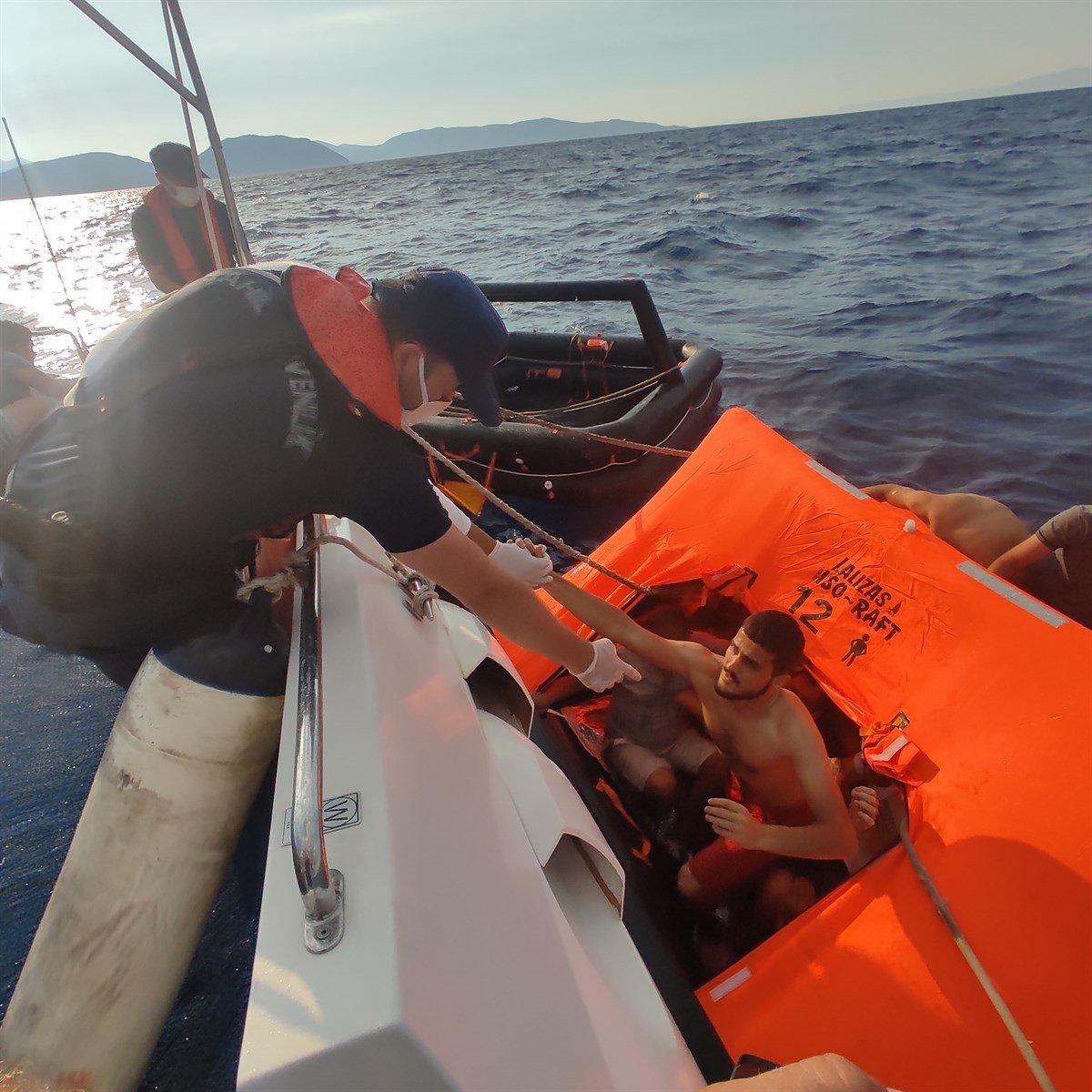 Aydın'da 100 kaçak göçmen kurtarıldı