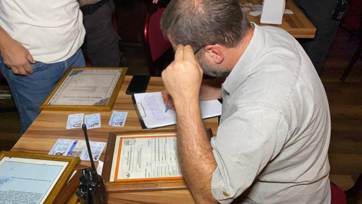 Bursa'da eğlence mekanına baskın yapıldı