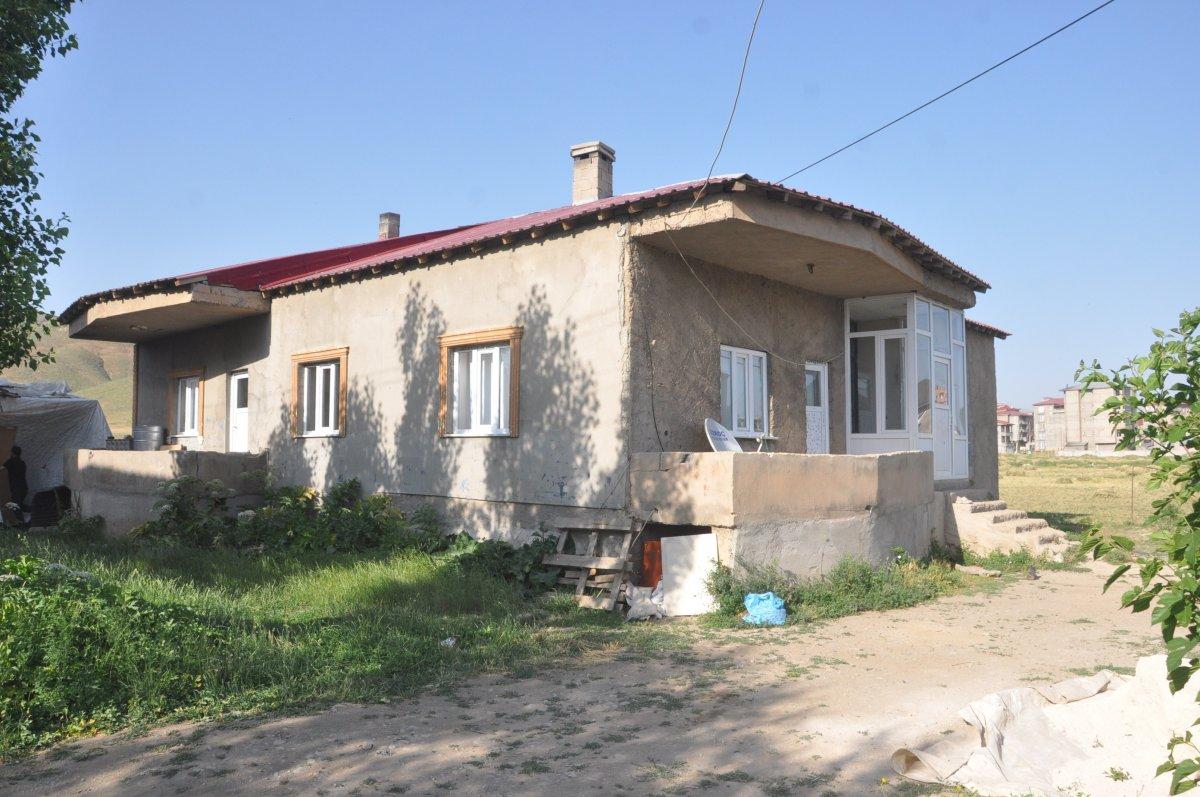 Hakkari’de tüfekle oynarken canından oldu