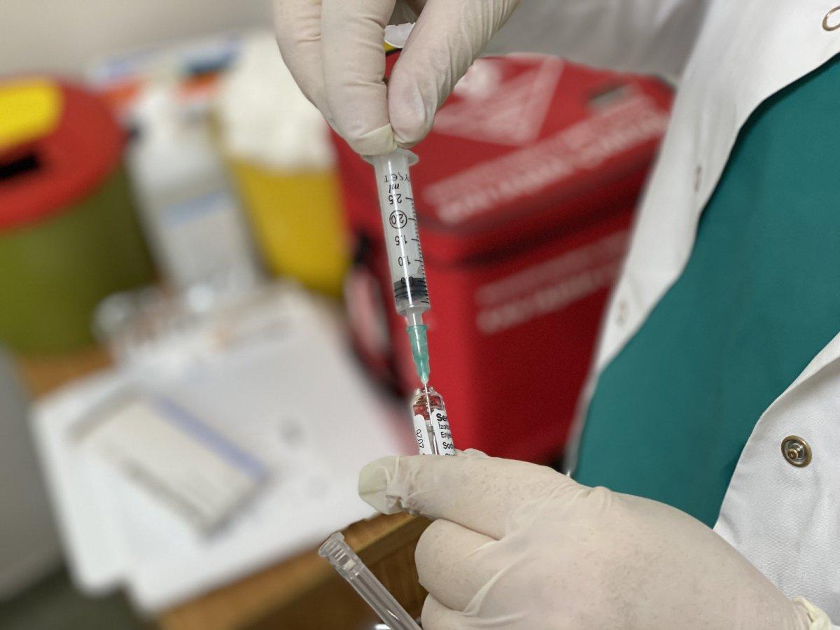 40 milyonuncu aşıyı yapan hemşire: Bana denk gelmesi gurur vericiydi