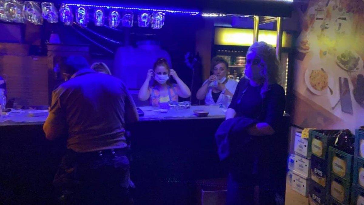 Bursa'da eğlence mekanına baskın yapıldı