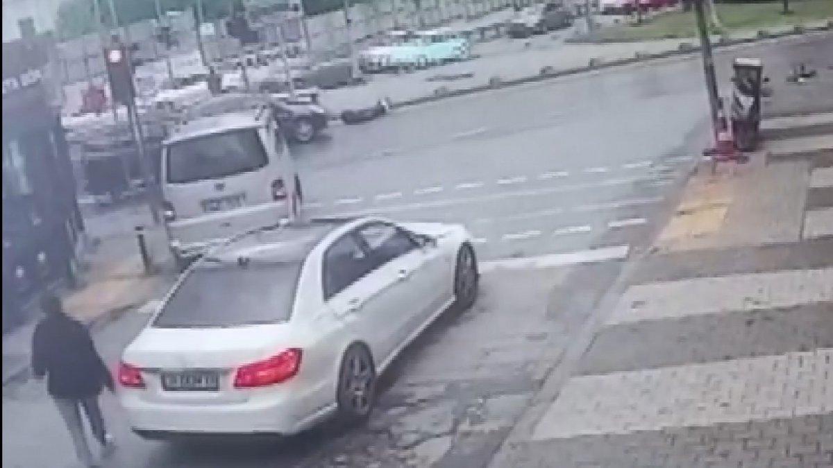 Maltepe'de yeşil ışıkta karşıya geçen gence araba çarptı