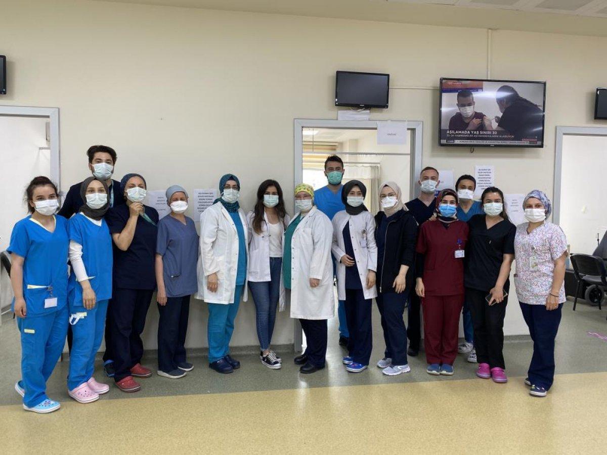 40 milyonuncu aşıyı yapan hemşire: Bana denk gelmesi gurur vericiydi