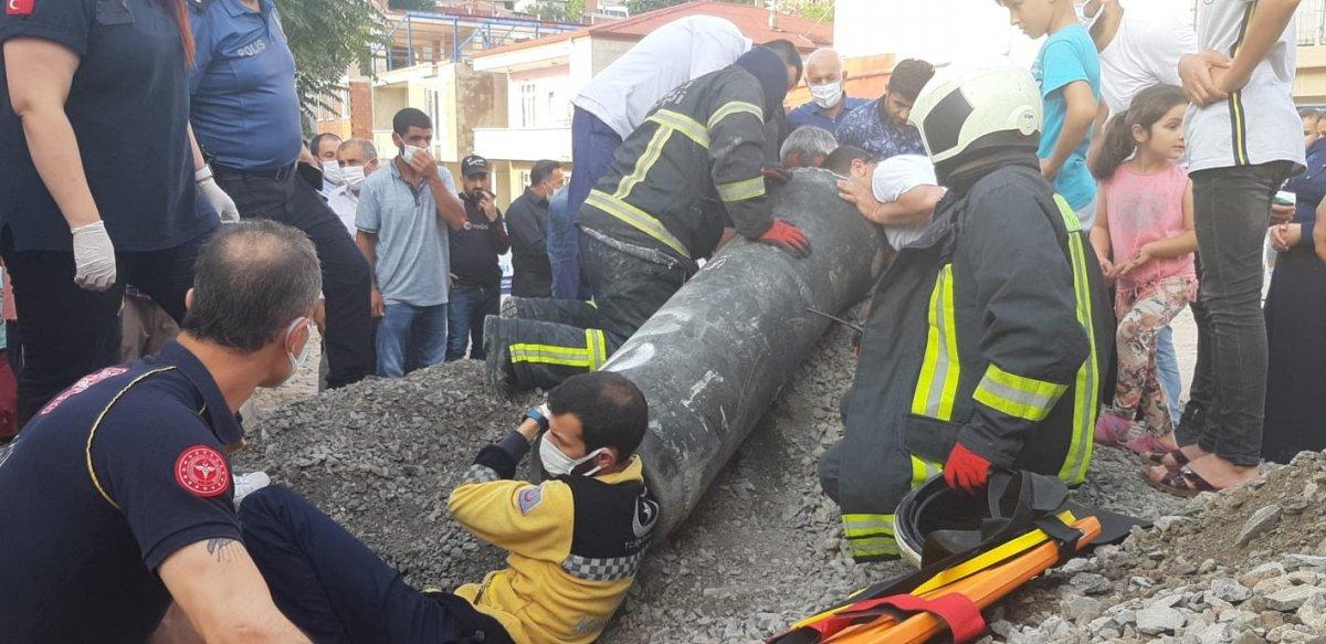 Kocaeli’nin kanalizasyon borusuna sıkışan çocuk kurtarıldı