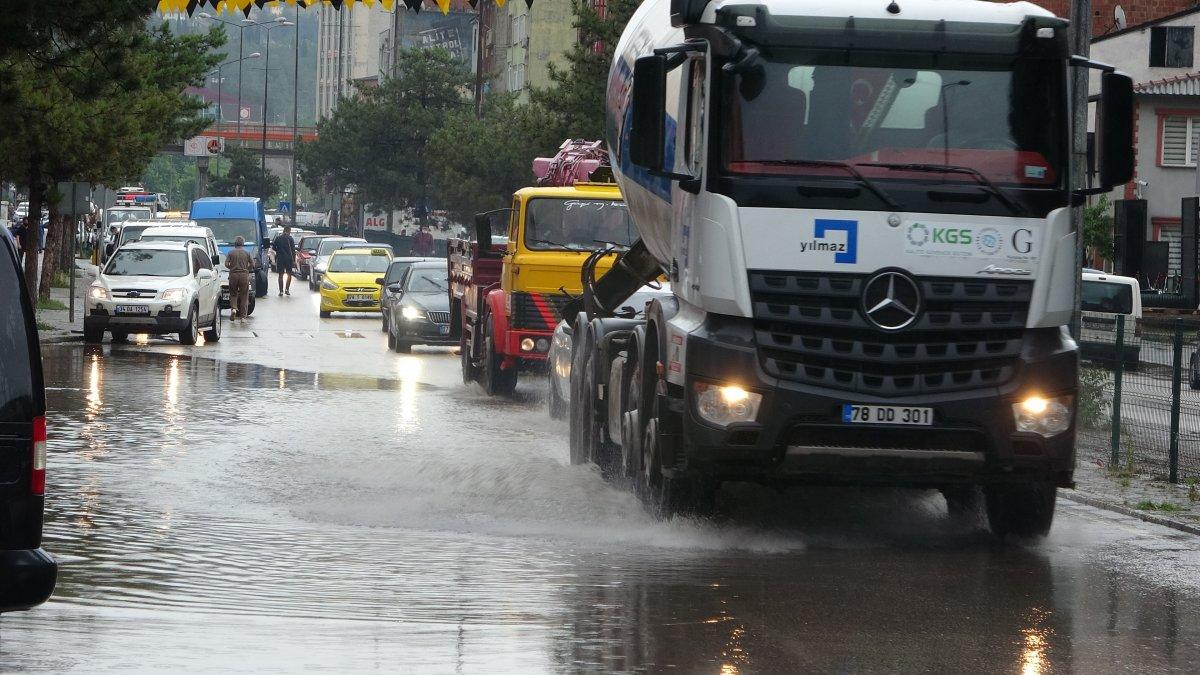 Karabük’te yıldırım düşme anı kamerada