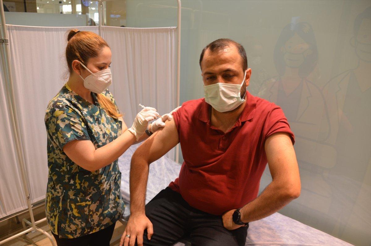 Fahrettin Koca: 1 milyon 195 bin 426 doz aşı daha yapıldı