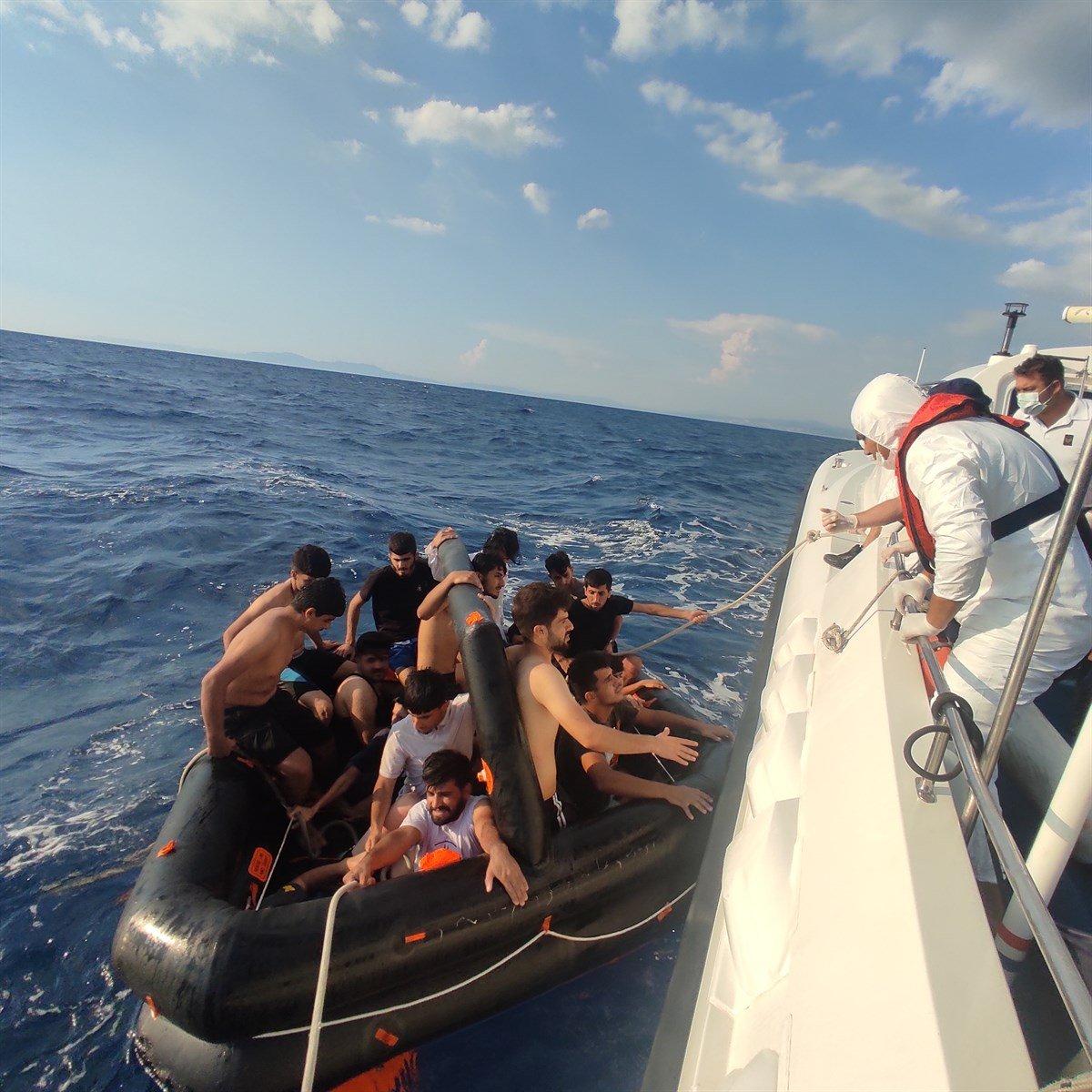 Aydın'da 100 kaçak göçmen kurtarıldı