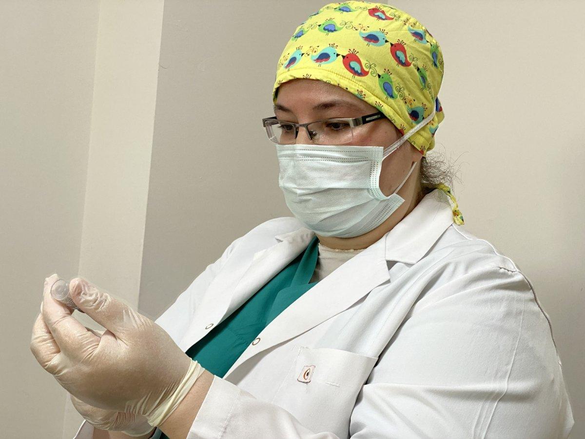 40 milyonuncu aşıyı yapan hemşire: Bana denk gelmesi gurur vericiydi