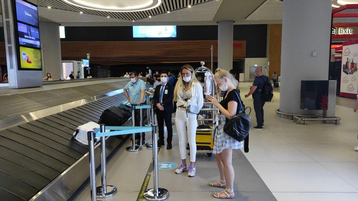 Rus turistler aylar sonra Türkiye'de