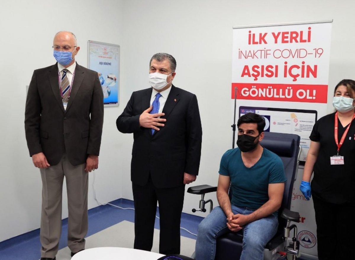 Fahrettin Koca duyurdu: Turkovac'ın ilk dozu yapıldı