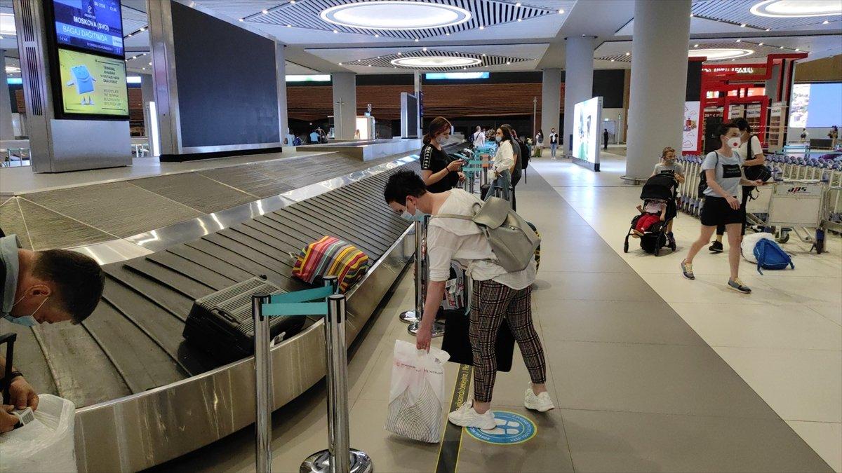 Rus turistler aylar sonra Türkiye'de