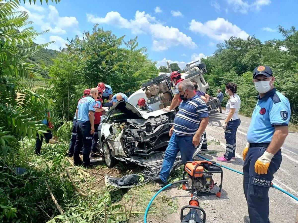 Balıkesir'de zincirleme kaza: 3 ölü, 3 yaralı
