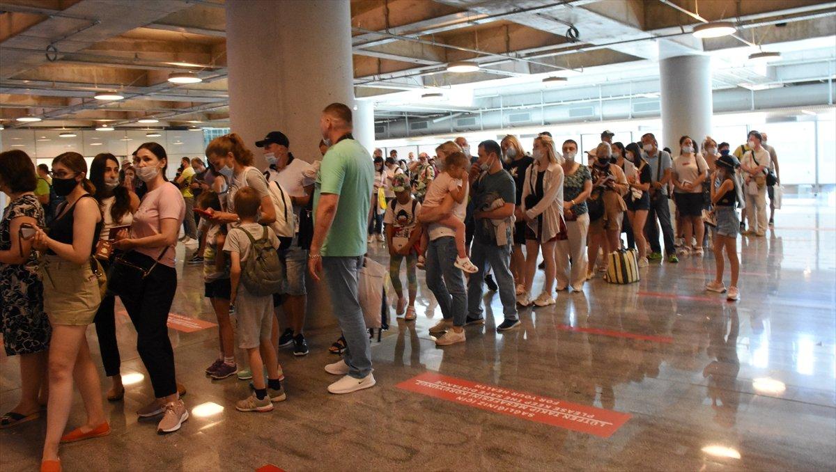 Rusya'dan ilk turist kafilesi Muğla'ya geldi