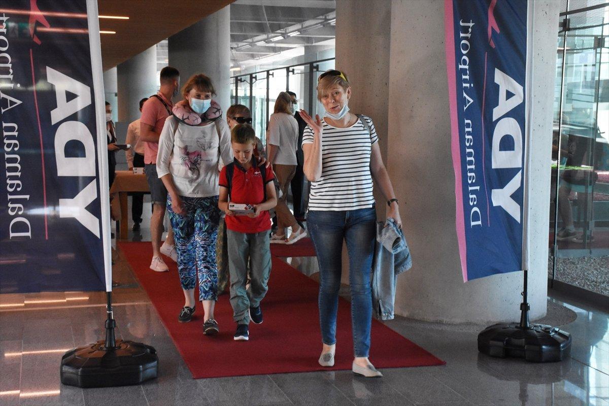 Rusya'dan ilk turist kafilesi Muğla'ya geldi