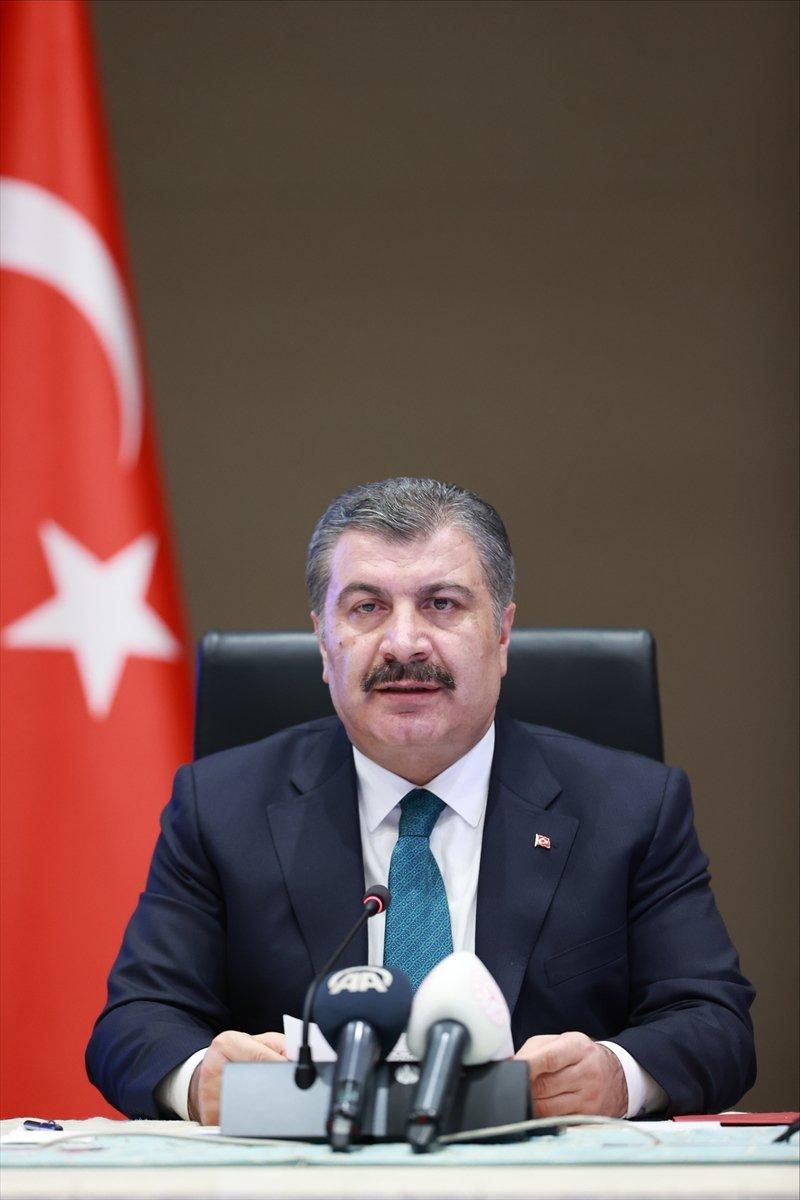 Fahrettin Koca: Cuma günü aşılamada yaş sınırı 18'e inecek