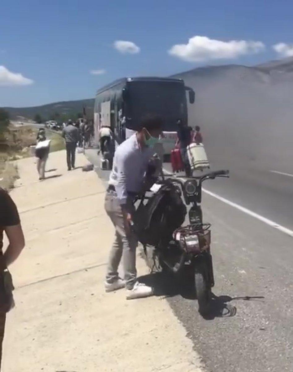 Denizli'de yolcu otobüsünde yangın çıktı