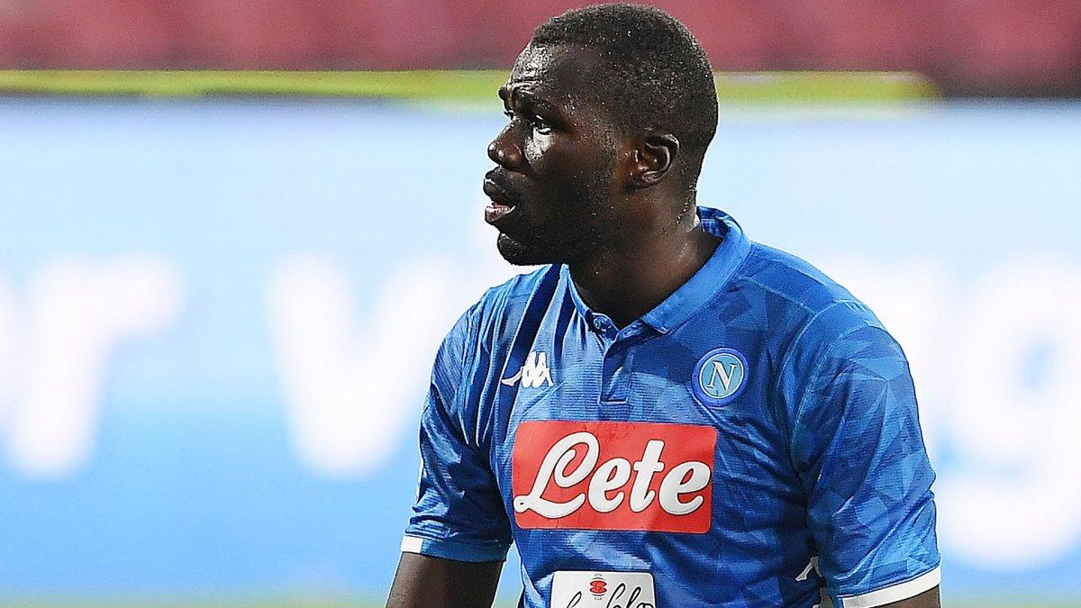Koulibaly’den ülkesine bir gemi dolusu yardım