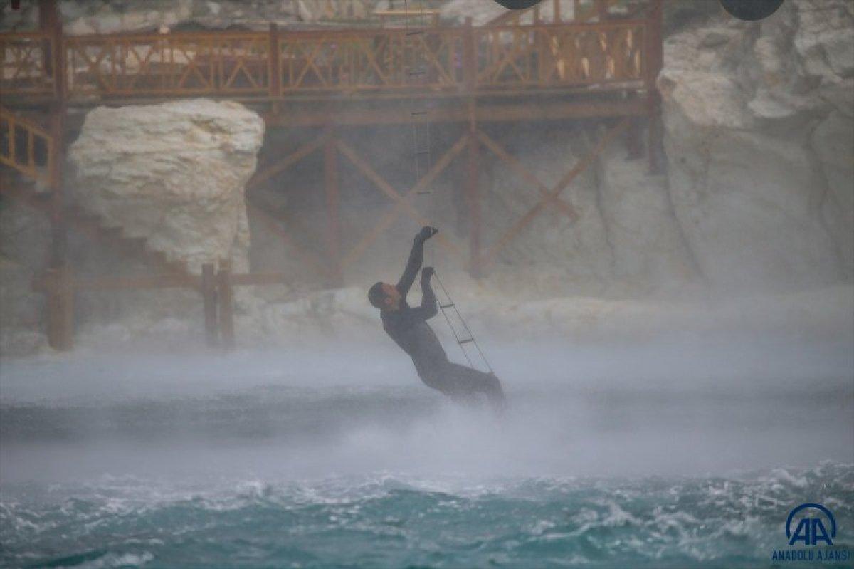 Seçkin komandoların zorlu eğitimi nefes kesti