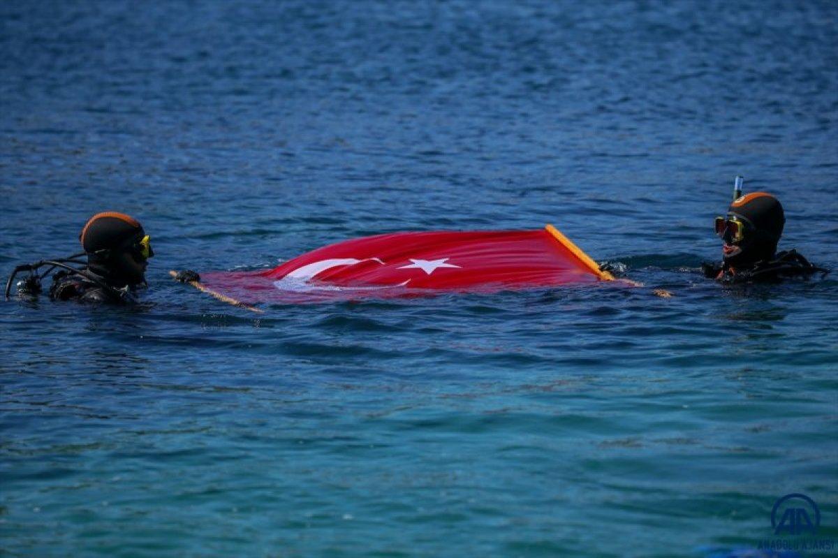 Seçkin komandoların zorlu eğitimi nefes kesti