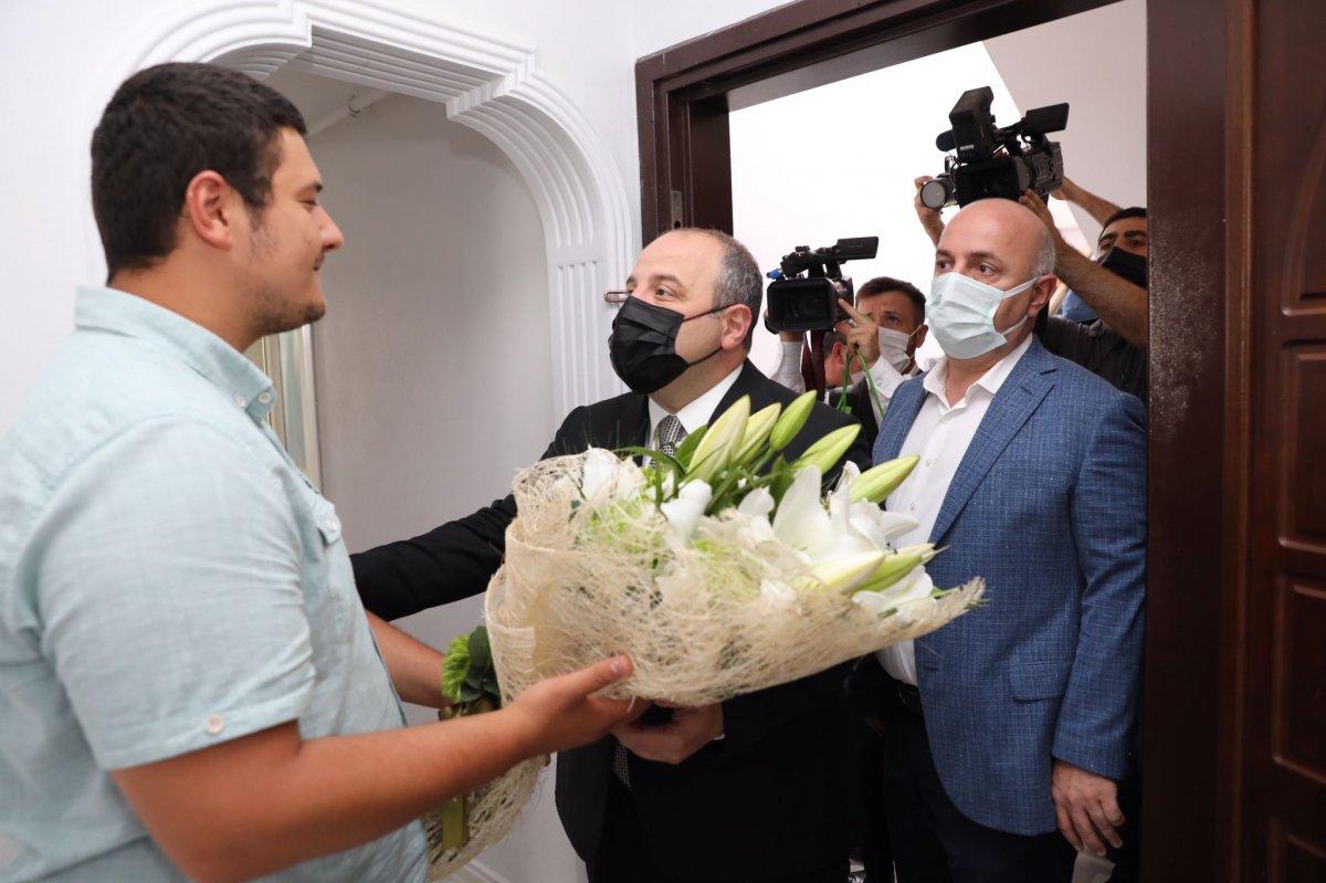 Mustafa Varank'tan saldırıya uğrayan İHA muhabirine ziyaret