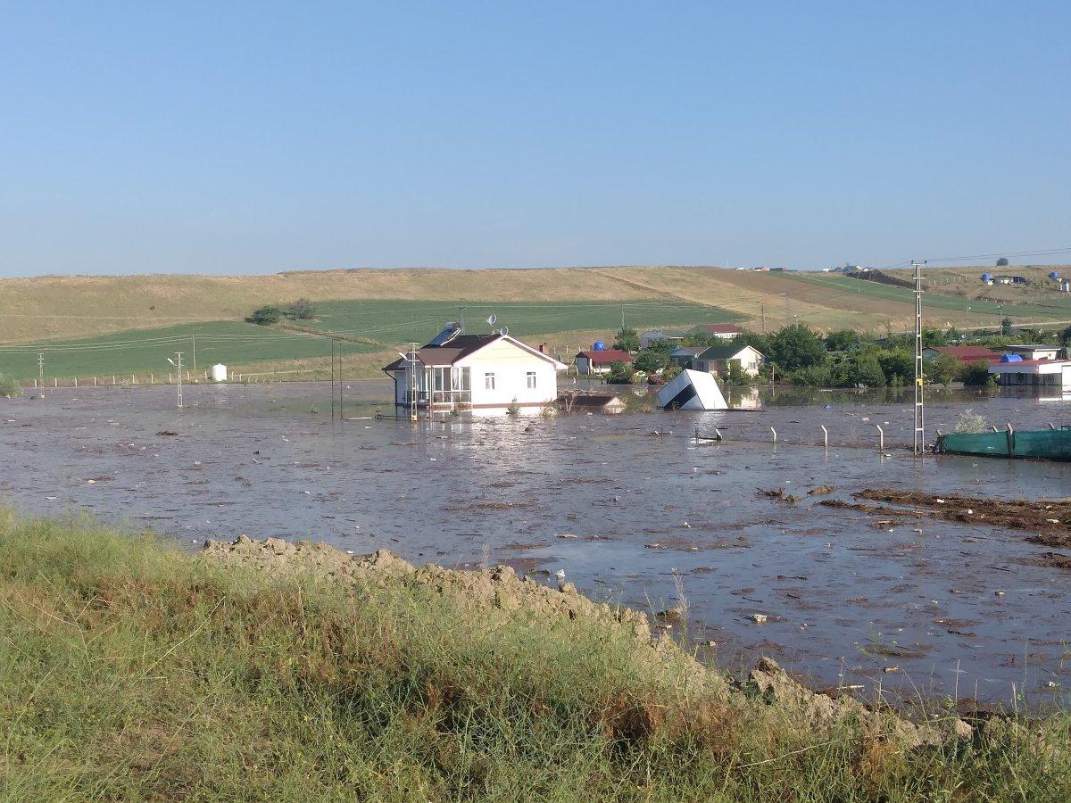 Ankara'da sağanak etkili oldu, dere taştı
